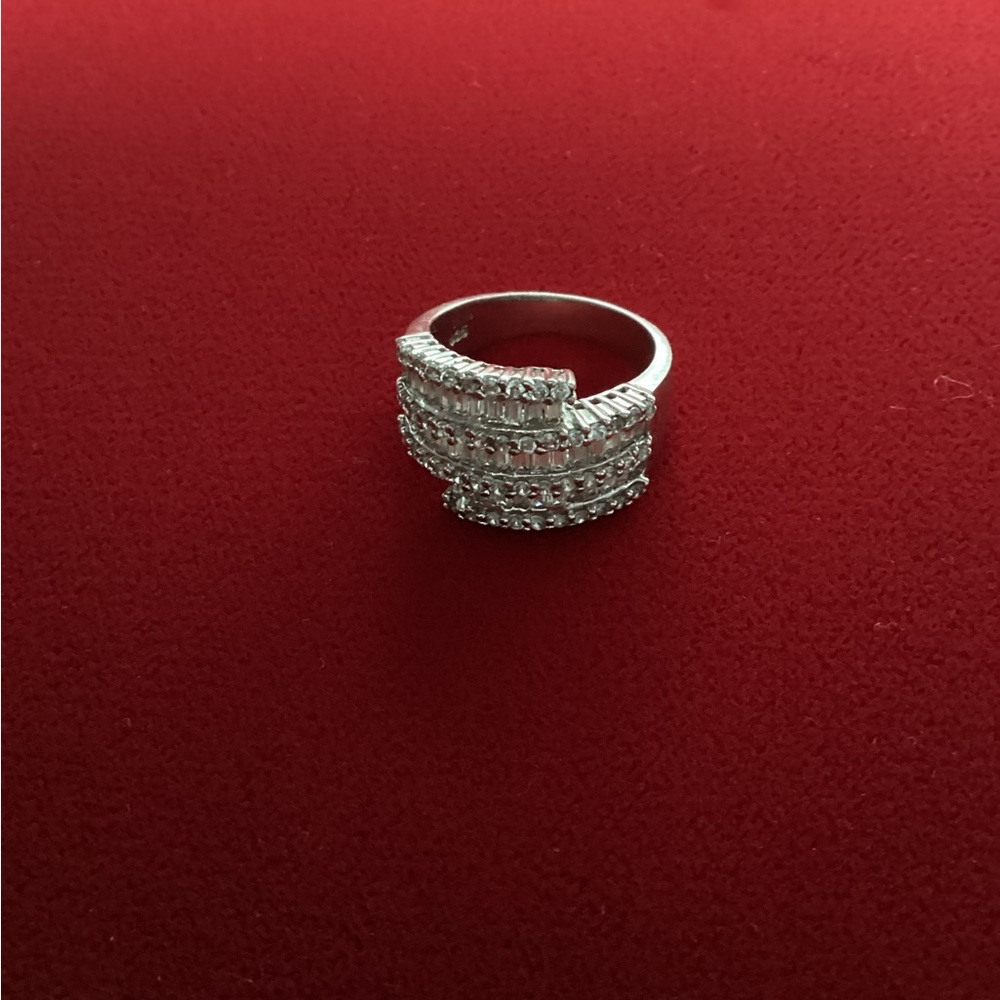 Dazzling Silver Women's Ring